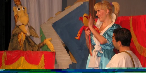 Imagine din spectacolul Sânziana şi Pepelea. Foto