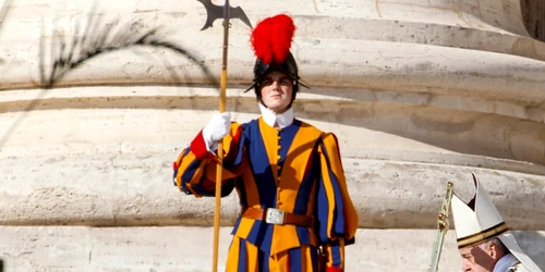 papa francisc garzi elvetiene foto shutterstock