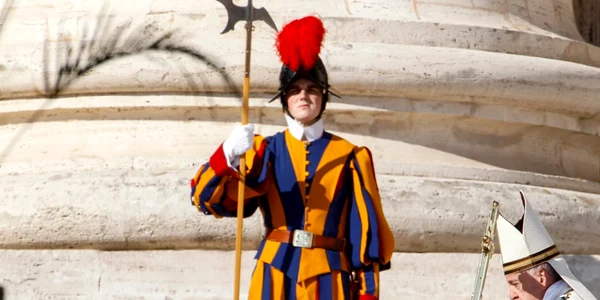 papa francisc garzi elvetiene foto shutterstock