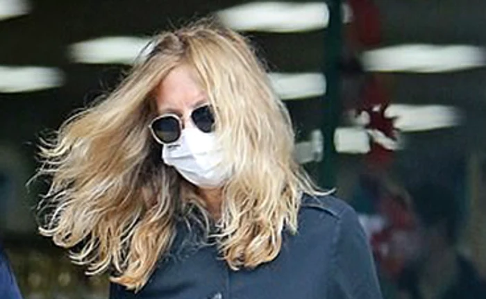 
    Meg şi Daisy şi-au umplut coşul cu produse ca să le ajungă pentru mai mult timpFoto: Profimedia  