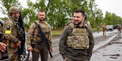  Razboi Rusia Ucraina presedinte  Volodimir Zelenski i vizita Harkov soldati medalii FOTO Administratia Prezidentiala Ucraina