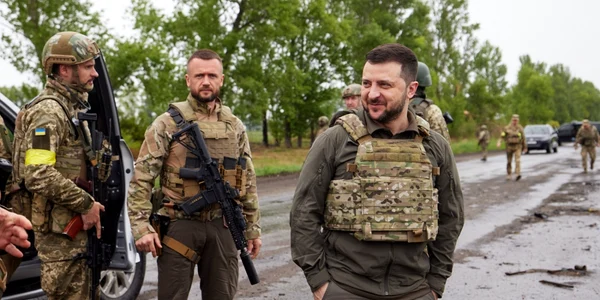  Razboi Rusia Ucraina presedinte  Volodimir Zelenski i vizita Harkov soldati medalii FOTO Administratia Prezidentiala Ucraina