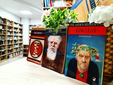 2 carti de teatru jpg jpeg