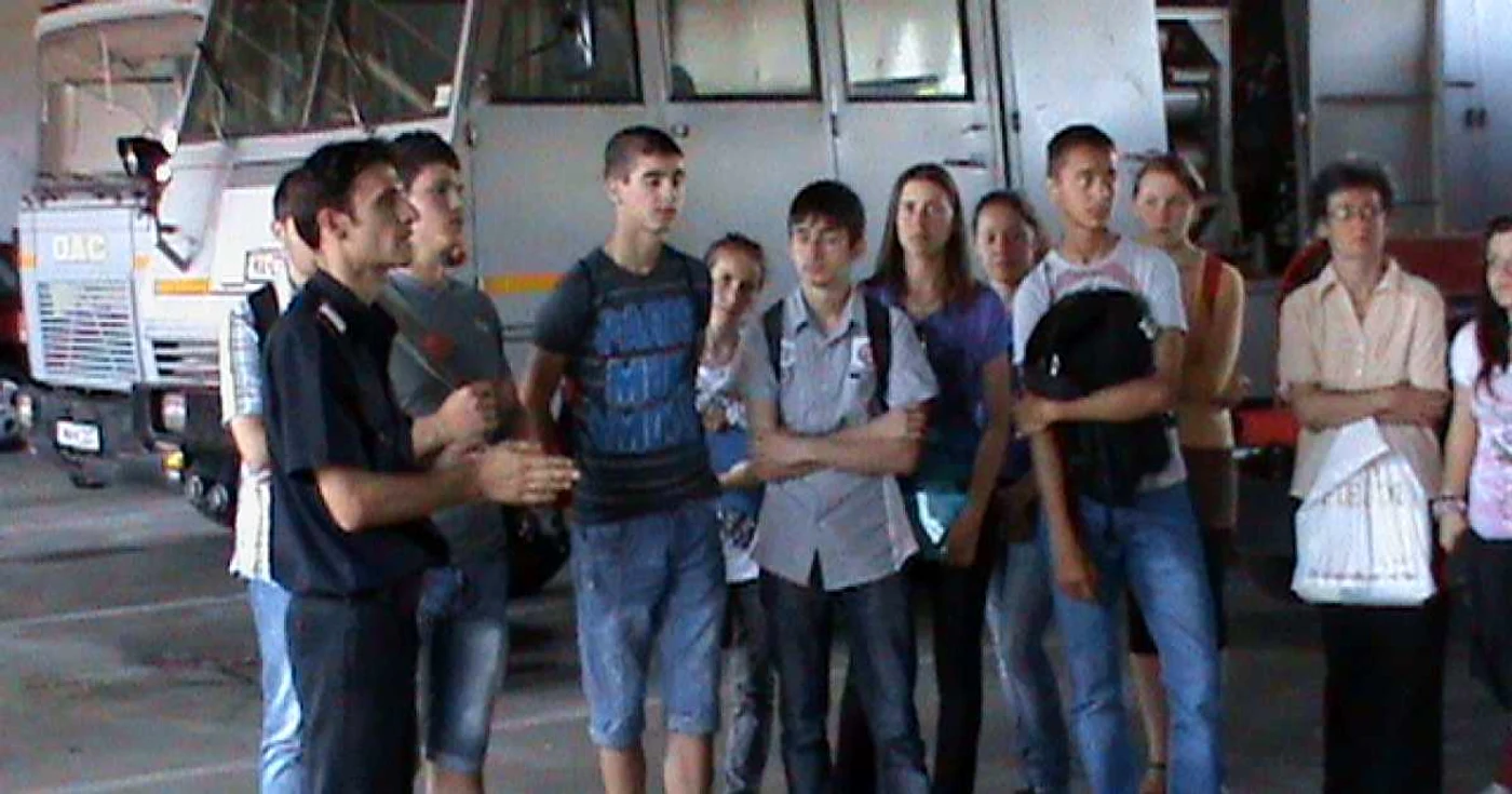 Elevii au văzut cum arată o zi din viaţa pompierilor
