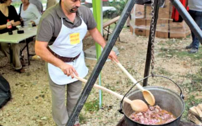Răvăşitul oilor a umplut Branul