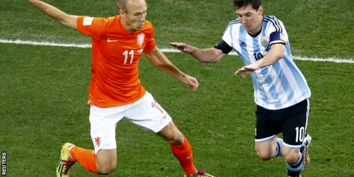Leo Messi Arjen Robben FOTO Reuters