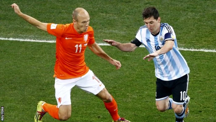 Robben şi Messi sunt doi din cei 10 jucători care se luptă pentru Balonul de Aur al Mondialului. FOTO: Reuters