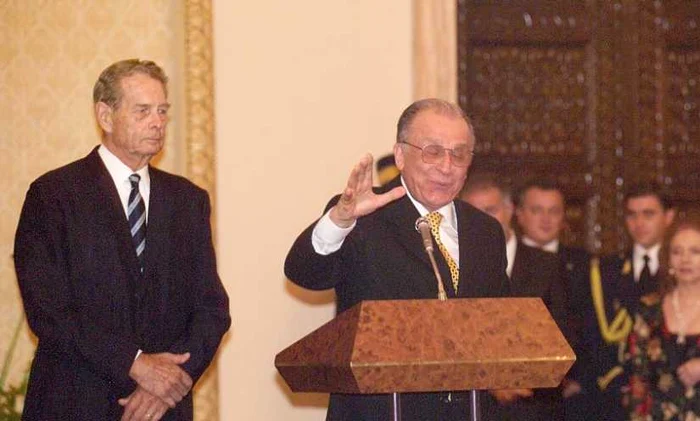 Regele Mihai a refuzat să dea mâna cu Ion Iliescu FOTO: Arhivă