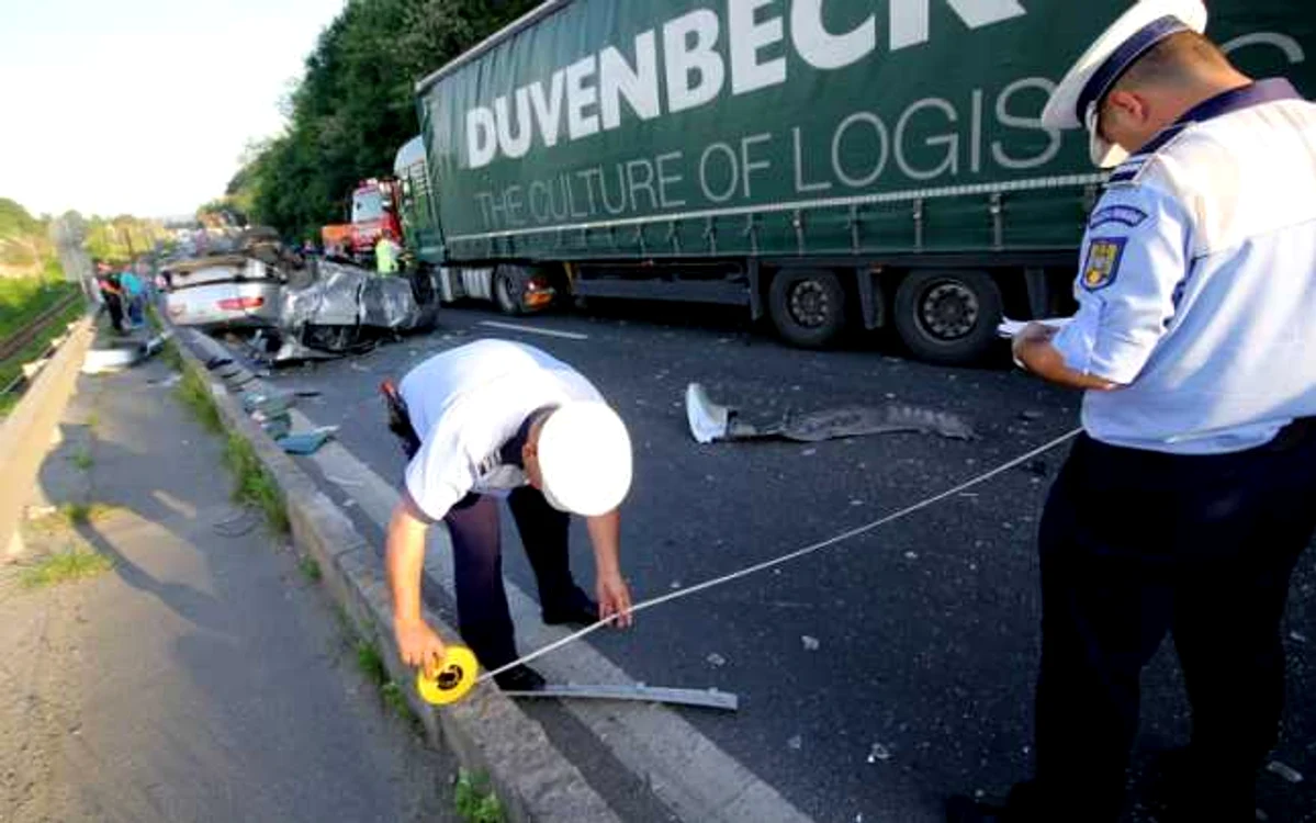 Accidentul s-a soldat cu doi morţi şi un rănit. FOTO: Daniel Guţă. Adevărul.