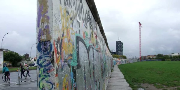 Zidul Berlinului graffiti Foto Sînziana Ionescu