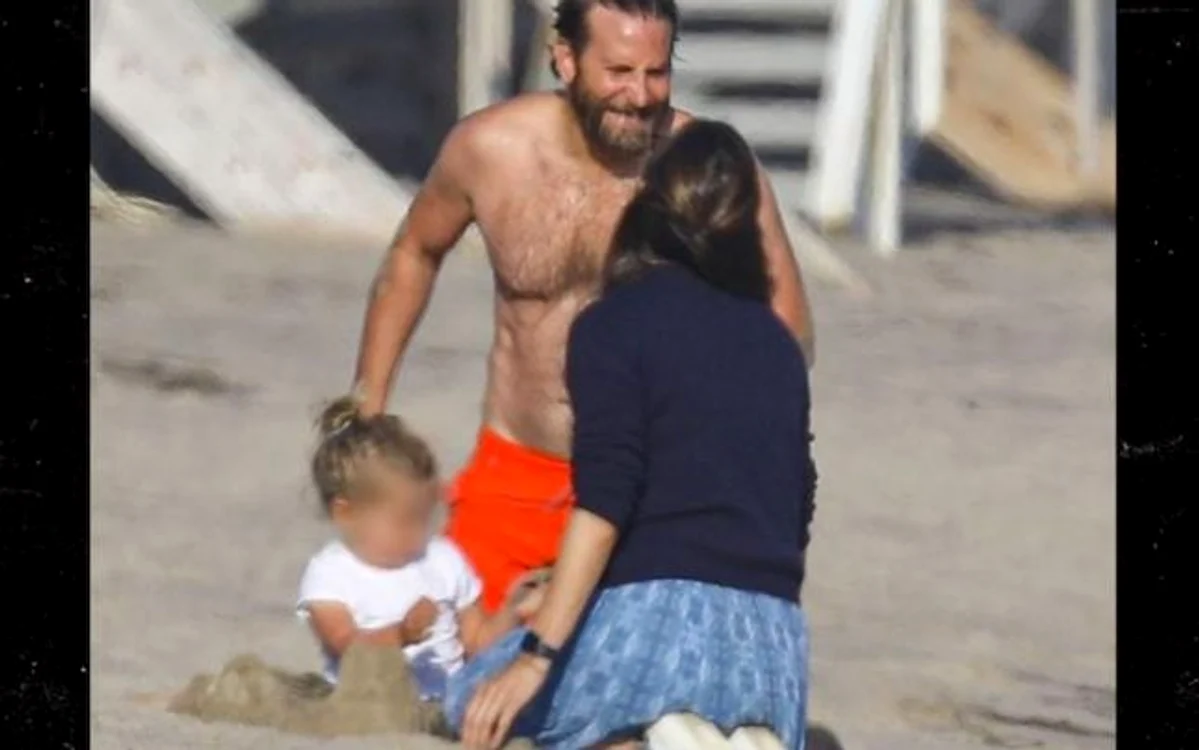 Bradley Cooper se relaxează la plajă!