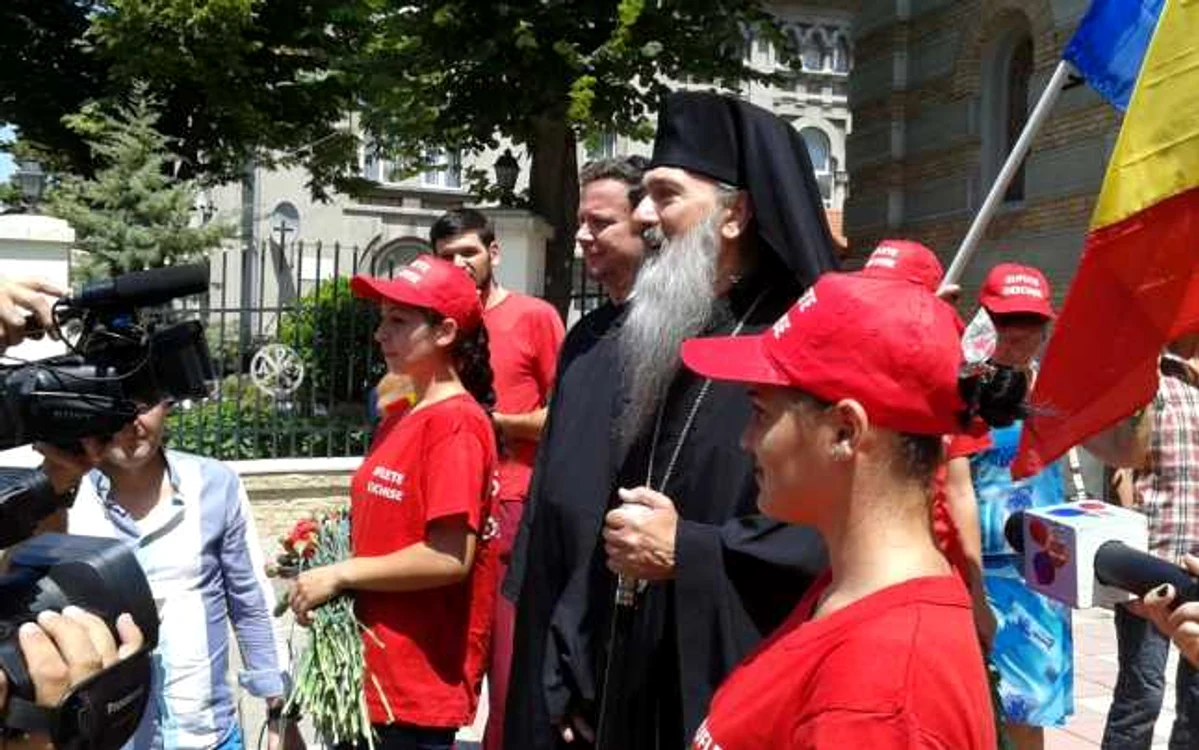 Tineri unionişti din Basarabia în vizită la Constanţa - întâlnire cu arhiepiscopul Teodosie Foto Sînziana Ionescu