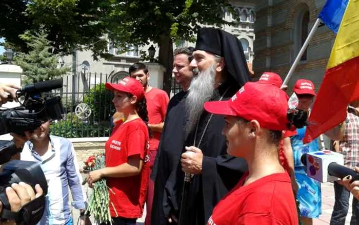 Tineri unionişti din Basarabia în vizită la Constanţa - întâlnire cu arhiepiscopul Teodosie Foto Sînziana Ionescu