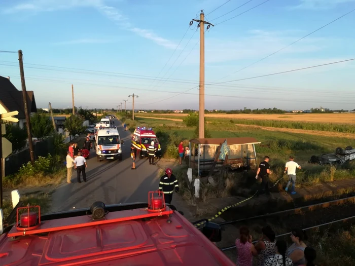 În urma impactului maşina s-a răsturnat FOTO: martor