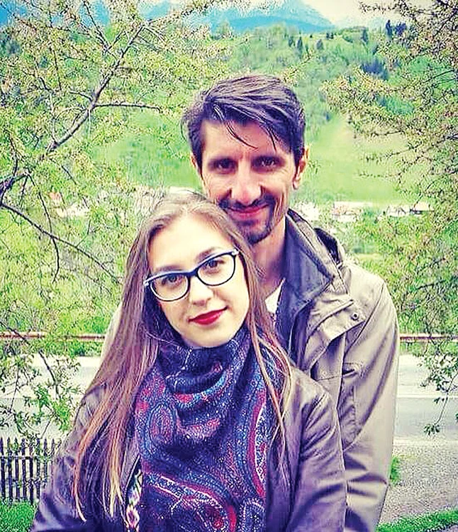 S-au îndrăgostit pe culoarele unui teatru din Chişinău, când el era în turneu 