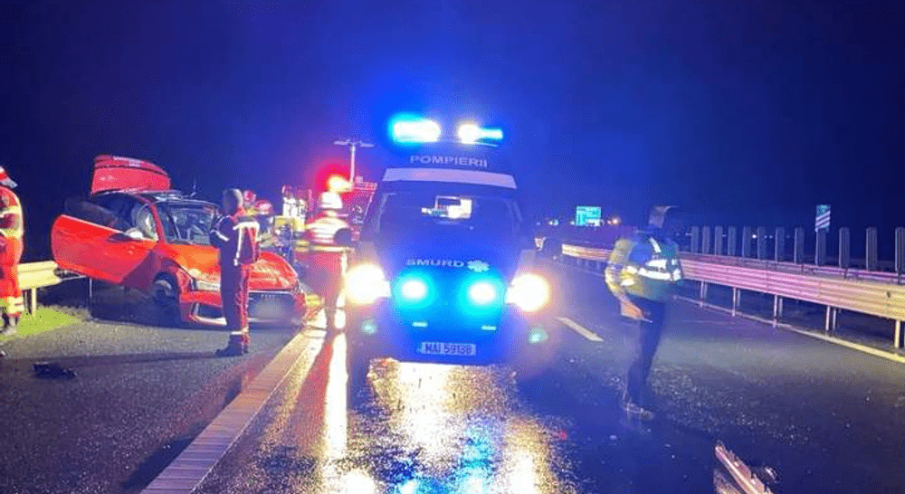 O familie, cu o fetiță de 4 ani și mama gravidă, rănită într-un accident lângă Aeroportul Sibiu