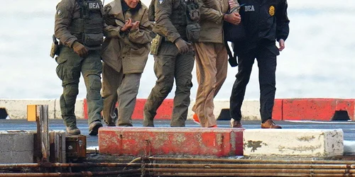 Nicolás Maduro și soția sa, în cătușe în drum spre un tribunal federal din Manhattan FOTO Profimedia