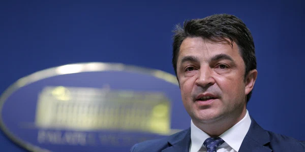 Ministrul Culturii, Daniel Breaz, mizează în continuare pe reînnoirea contractului de închiriere a Peleșului, dar nu investește niciun ban în renovarea lui jpeg