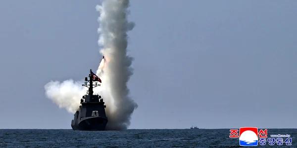 Distrugător capabil să lanseze rachete nucleare. FOTO: Korea News Service