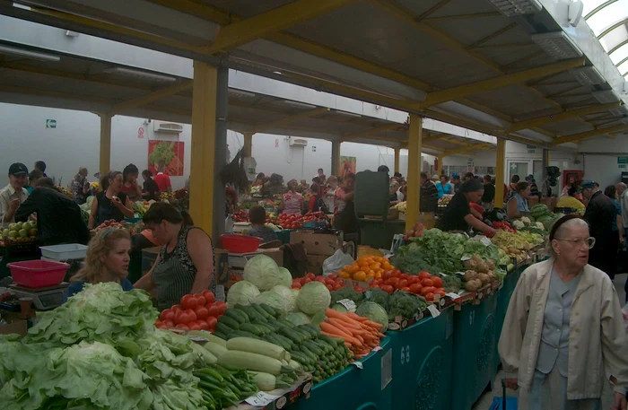 Hala Matache a fost prima igienizată. Urmează alte opt piețe din sectorul 1