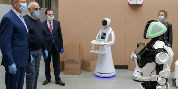Iohannis si robotelul Escu FOTO presidency.ro