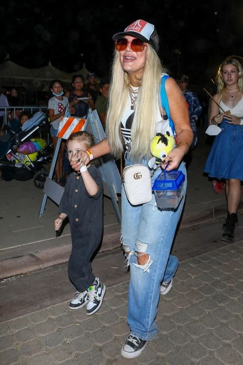 4 tori spelling profimedia 0630750859 jpg jpeg