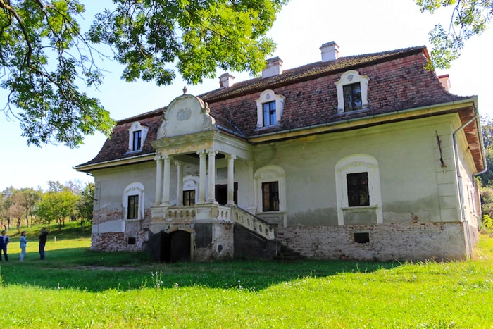 Castelul este disputat în instanţă de Primărie şi urmaşii grofului maghiar. Foto: castelintransilvania.ro