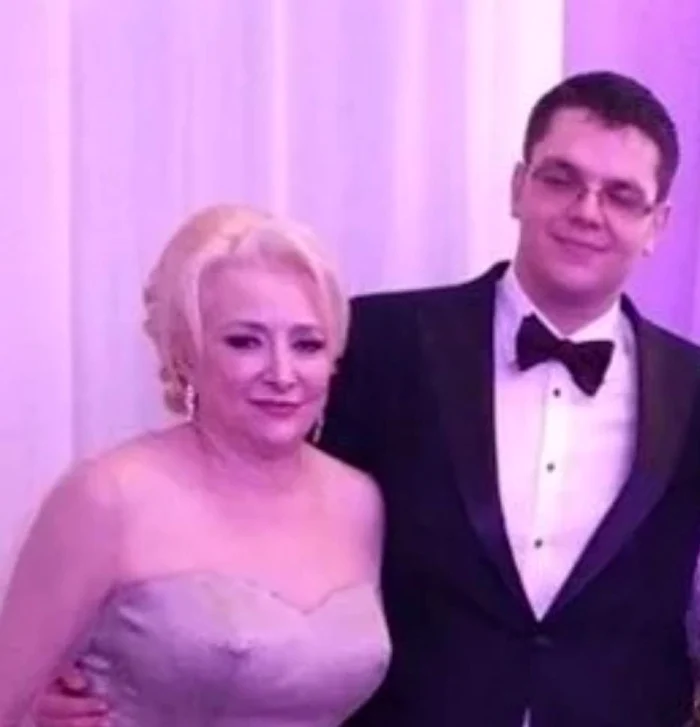 7 viorica dancila si fiul jpg jpeg