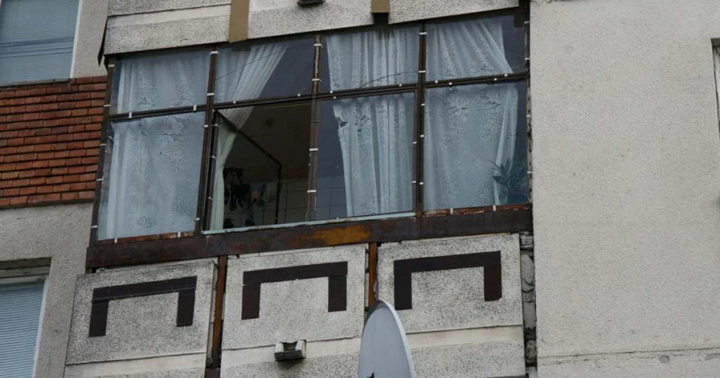 În apartamentul în care a fost găsit mort, bărbatul locuia singur