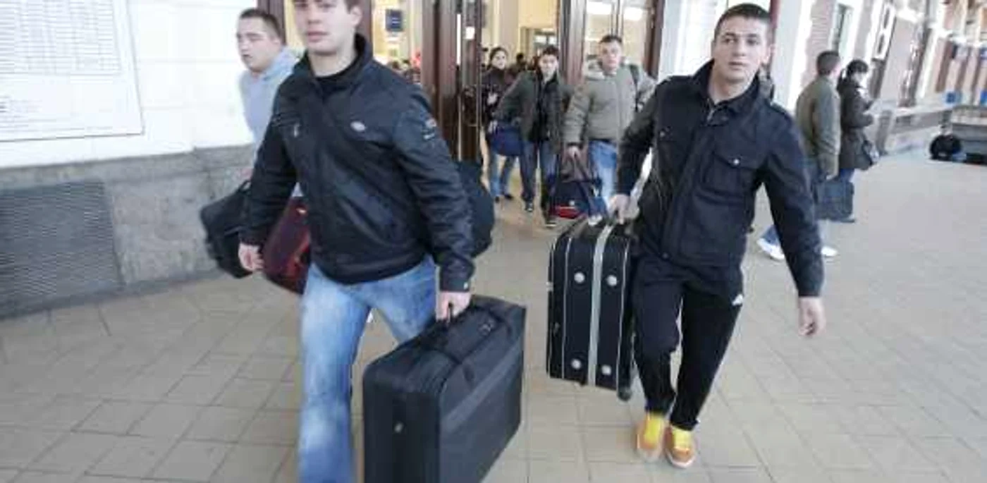 Studenţii vor avea transport gratuit pe CFR începând din 1 februarie FOTO Adevărul