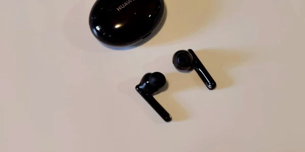 Huawei Freebuds 4i FOTO Adrian Pogîngeanu