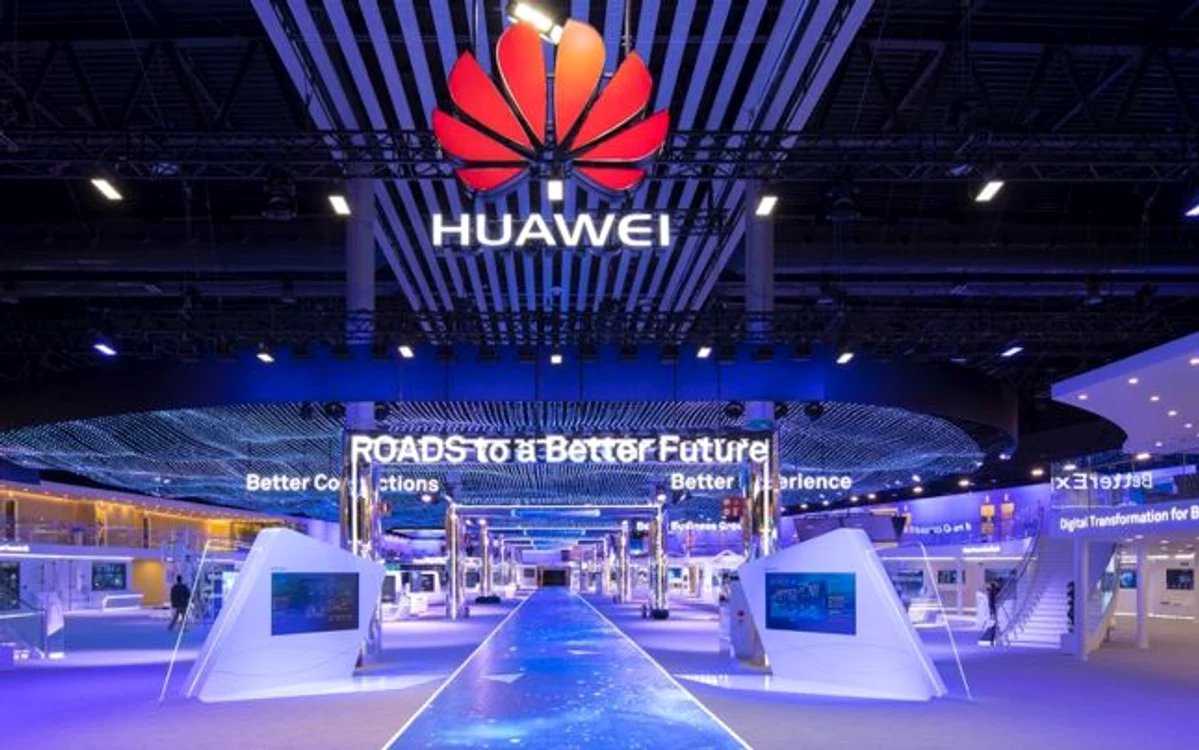 FOTO Huawei com