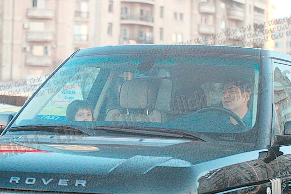 Roberto Neagu  s-a fotografiat lângă  autocarul ehipei pentru  care speră să joace în viitor