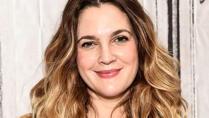 Drew Barrymore nu are nici un rid pe față la 45 de ani datorită șervețelelor miraculoaseFoto: Click!