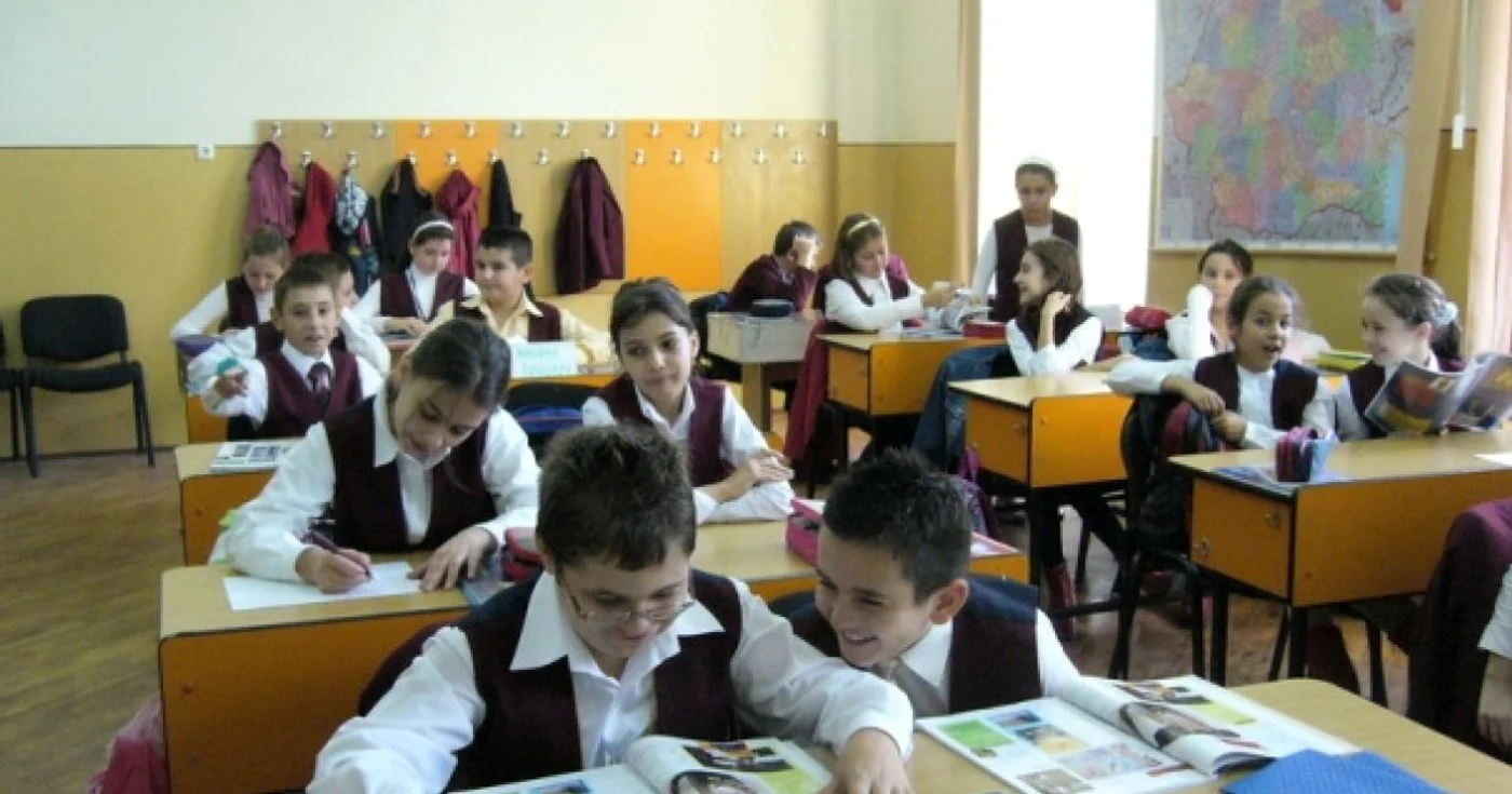  Foto Arhivă: Elevii vor fi controlați de părinți on line 
