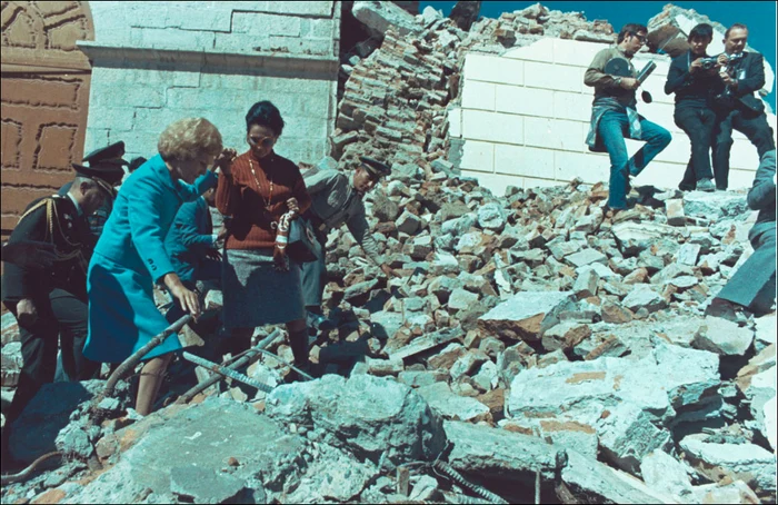 Prima doamnă a SUA, Pat Nixon, în vizită după dezastrul din Peru FOTO wikipedia