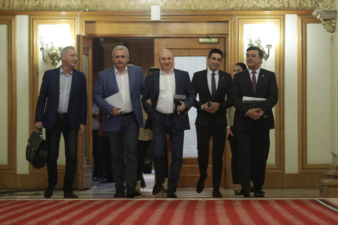 
    Liviu Dragnea a venit susţinut de Codrin Ştefănescu la şedinţa conducerii PSDfoto: Inquam  