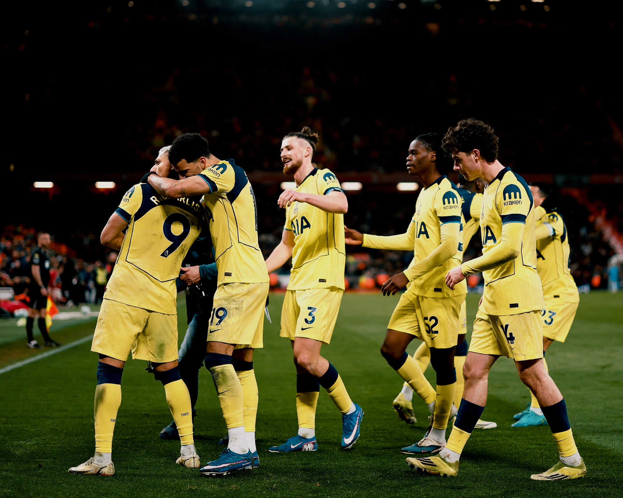 Radu Drăgușin le-a închis gura fanilor în remiza scoasă de Tottenham pe terenul lui Liverpool