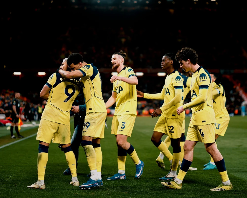 Radu Drăgușin le-a închis gura fanilor în remiza scoasă de Tottenham pe terenul lui Liverpool