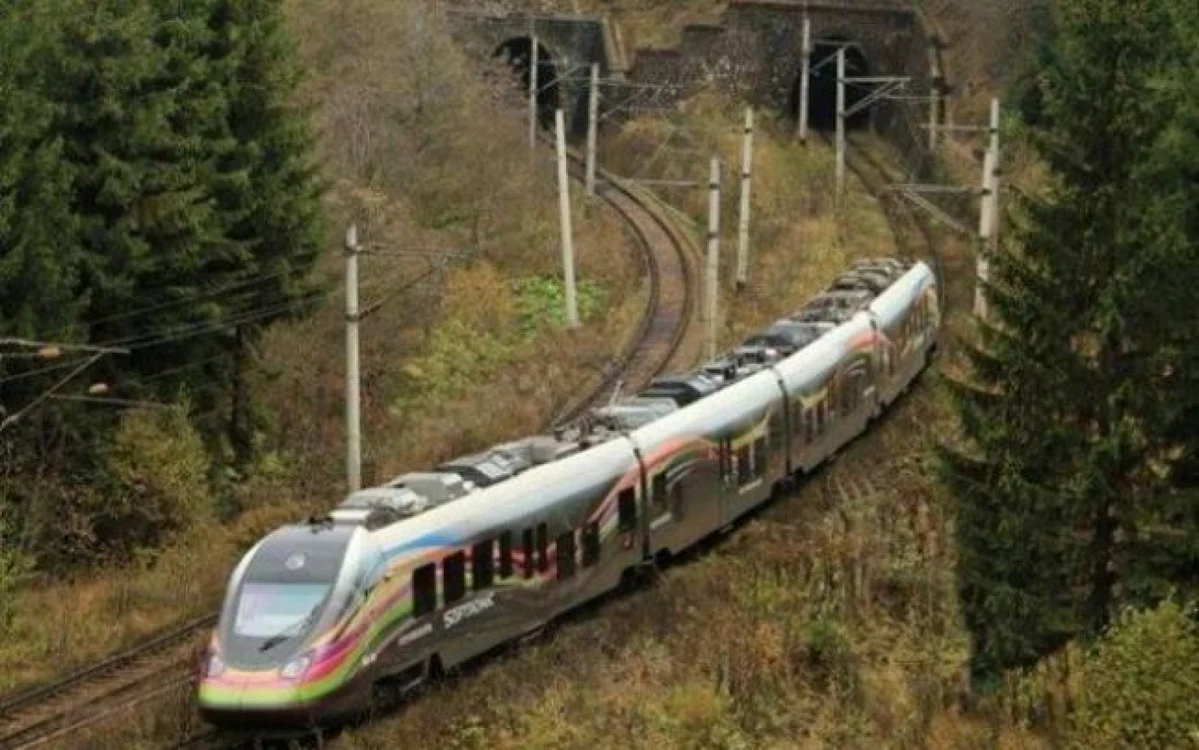 Cel de-al doilea tren electric Hyperion va circula pe ruta Craiova-Braşov