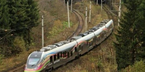 Cel de-al doilea tren electric Hyperion va circula pe ruta Craiova-Braşov