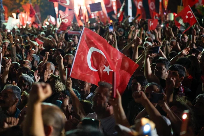 Protest masiv în Istanbul față de arestarea primarului Ekrem Imamoglu FOTO: X
