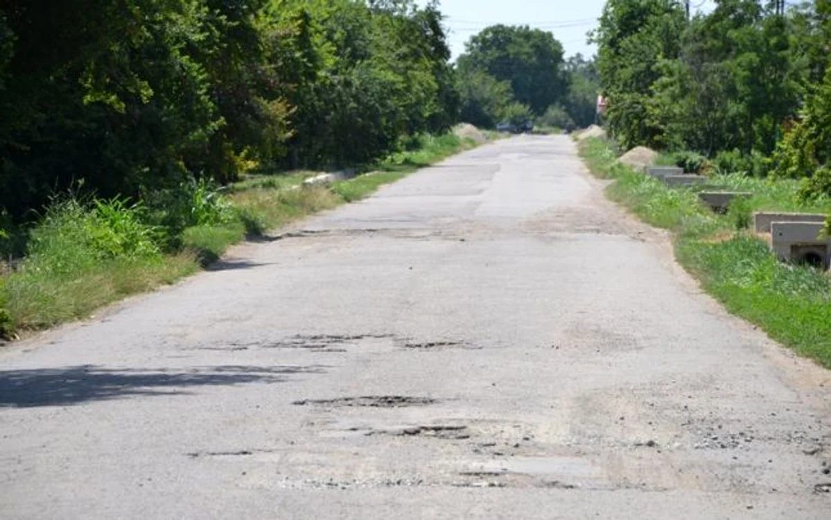 Începe reabilitarea unei porţini de drum între localităţile Reviga şi Miloşeşti FOTO facebook/Consiliul Judeţean Ialomiţa