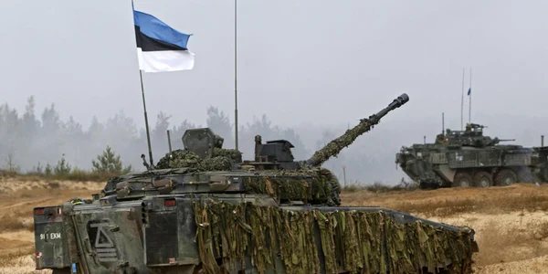 Tanc al armatei estone in cadrul unui exercitiu militar in Letonia FOTO EPA-EFE