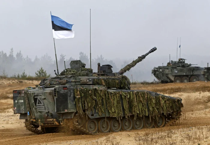 Tanc al armatei estone în cadrul unui exerciţiu militar în Letonia FOTO EPA-EFE