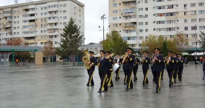 Fanfara Militară, în Chioşcul din Grădina Mare. FOTO: N.Butnaru