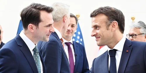 Sebastian Burduja si Emmanuel Macron FOTO Facebook S Burduja jpg