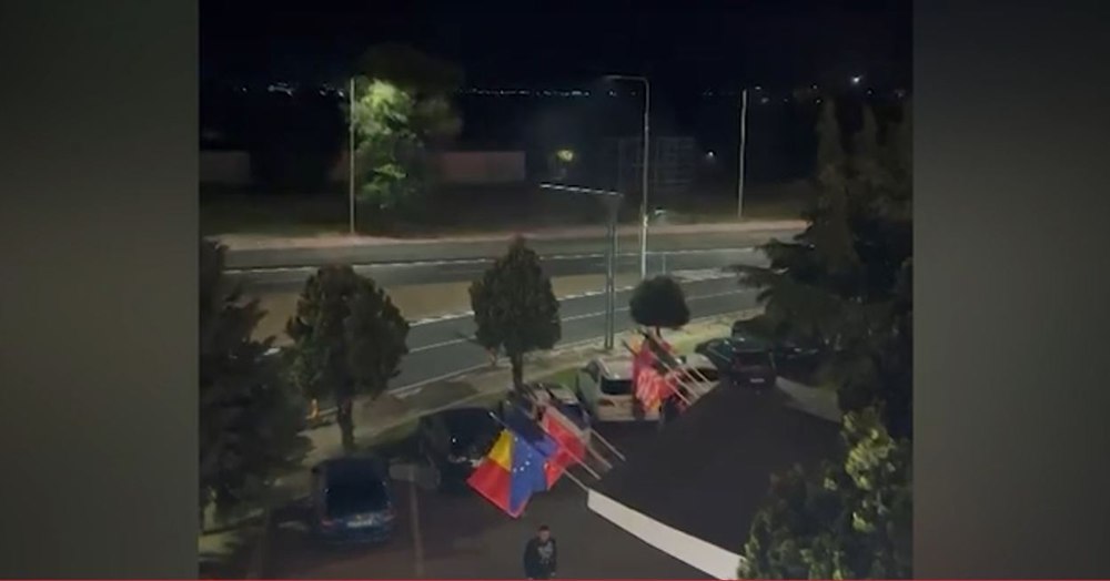 Haos în apropiere de hotelul celor de la FCSB. Ce metodă au găsit ultrașii Farului să le strice somnul roș-albaștrilor înainte de meci