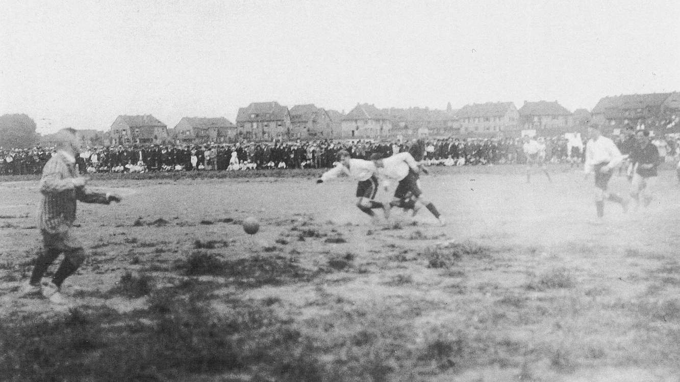 10 Fotbal 1920 06 13 Sportplatzwerbetag jpg jpeg