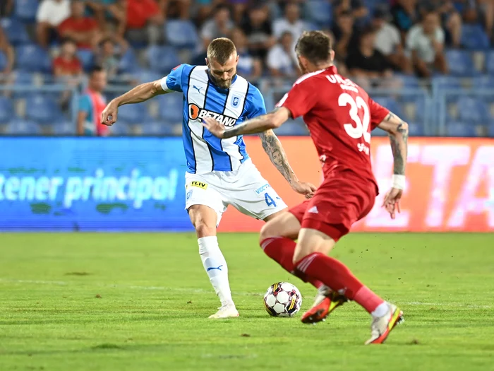 Alexandru Crețu (stânga), omul care a adus victoria Craiovei (FOTO: Sportpictures)